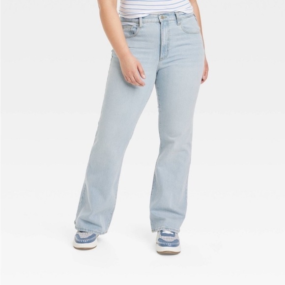 Women's High-Rise Flare Jeans - Universal
Thread™ Light Wash 12 Short - Picture 4 of 7